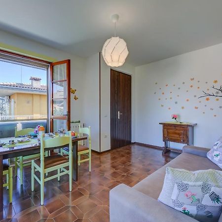 Villa Fiorita Apartments - Happy Rentals 시르미오네 외부 사진