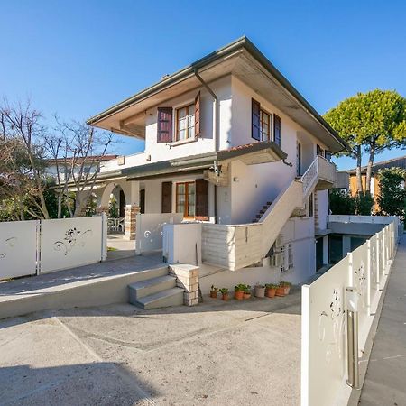 Villa Fiorita Apartments - Happy Rentals 시르미오네 외부 사진