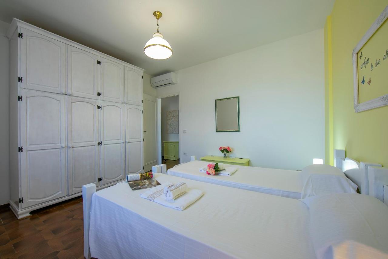Villa Fiorita Apartments - Happy Rentals 시르미오네 외부 사진
