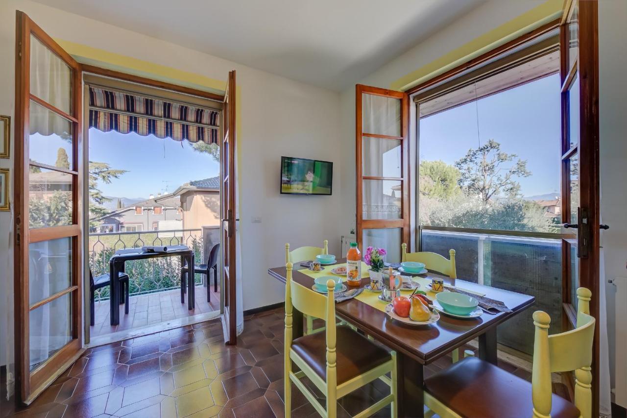 Villa Fiorita Apartments - Happy Rentals 시르미오네 외부 사진