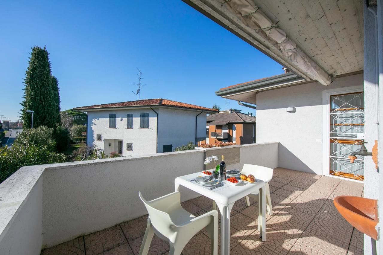 Villa Fiorita Apartments - Happy Rentals 시르미오네 외부 사진