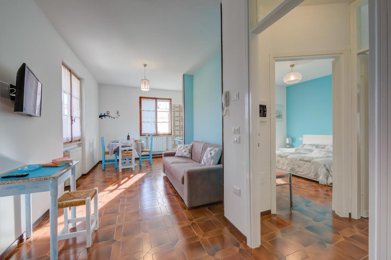 Villa Fiorita Apartments - Happy Rentals 시르미오네 외부 사진