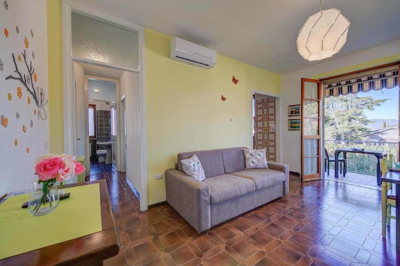 Villa Fiorita Apartments - Happy Rentals 시르미오네 외부 사진
