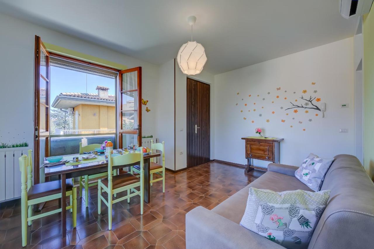 Villa Fiorita Apartments - Happy Rentals 시르미오네 외부 사진