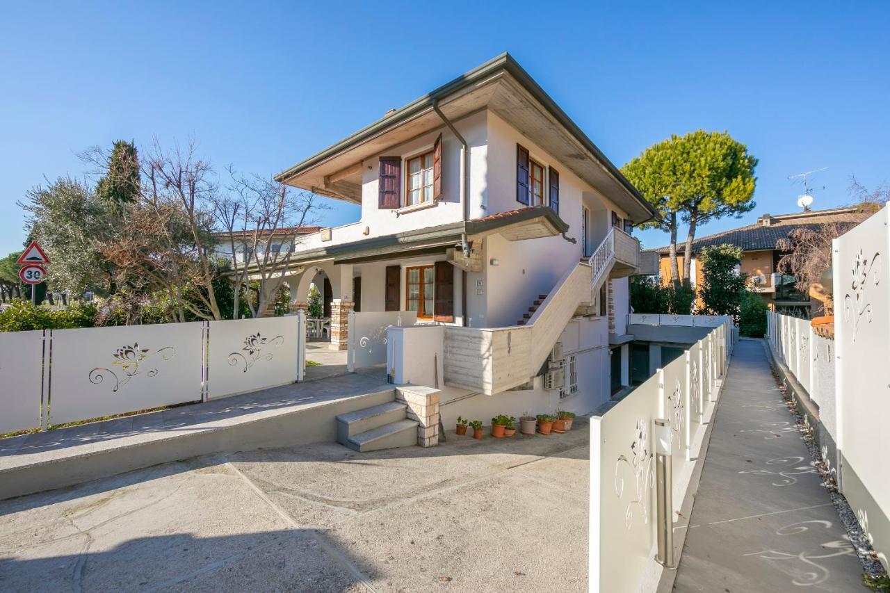 Villa Fiorita Apartments - Happy Rentals 시르미오네 외부 사진