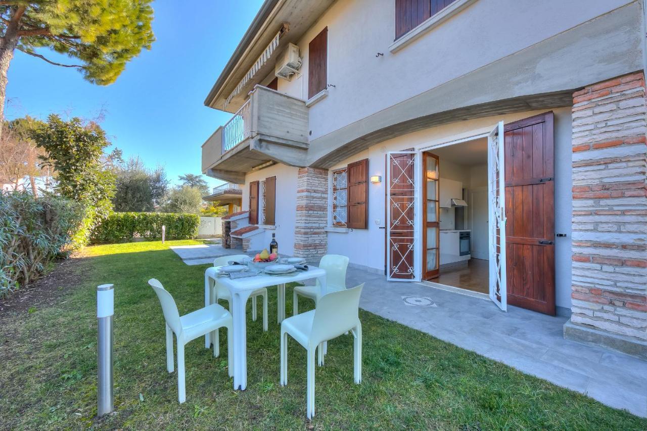 Villa Fiorita Apartments - Happy Rentals 시르미오네 외부 사진