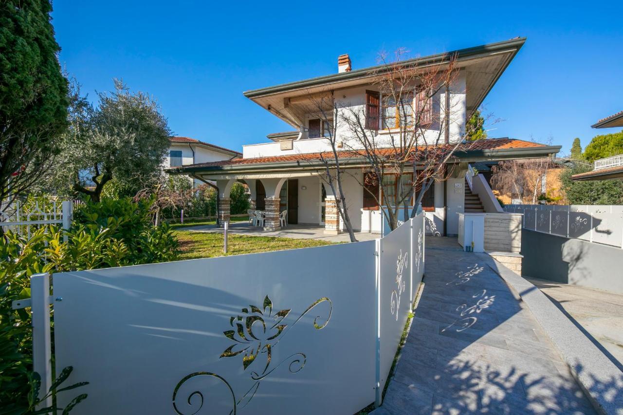 Villa Fiorita Apartments - Happy Rentals 시르미오네 외부 사진