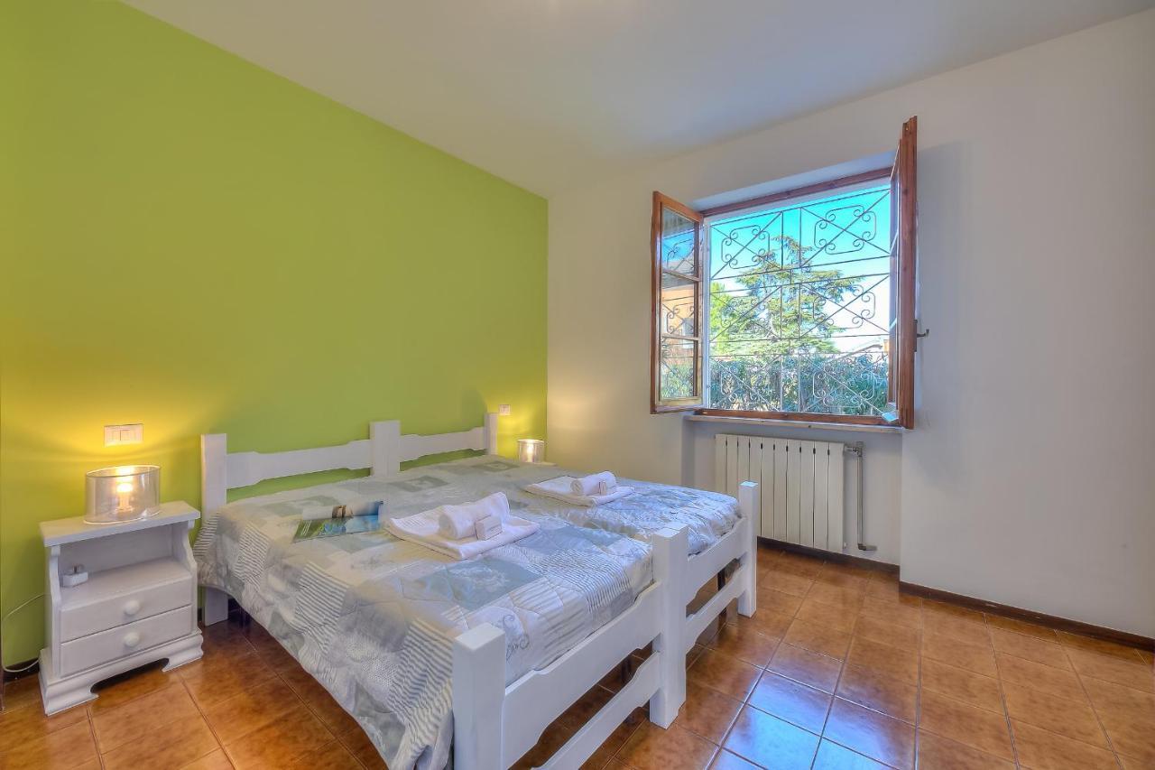 Villa Fiorita Apartments - Happy Rentals 시르미오네 외부 사진