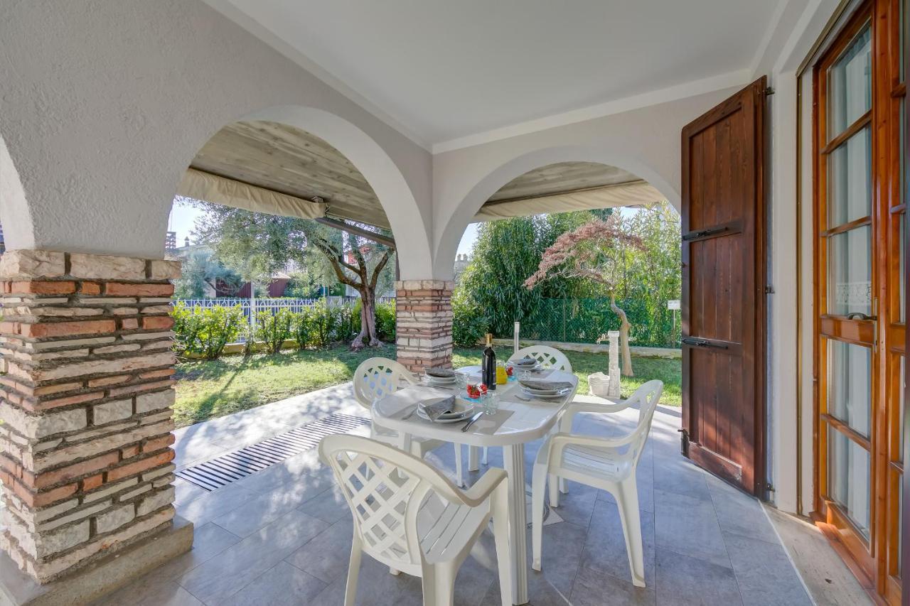 Villa Fiorita Apartments - Happy Rentals 시르미오네 외부 사진