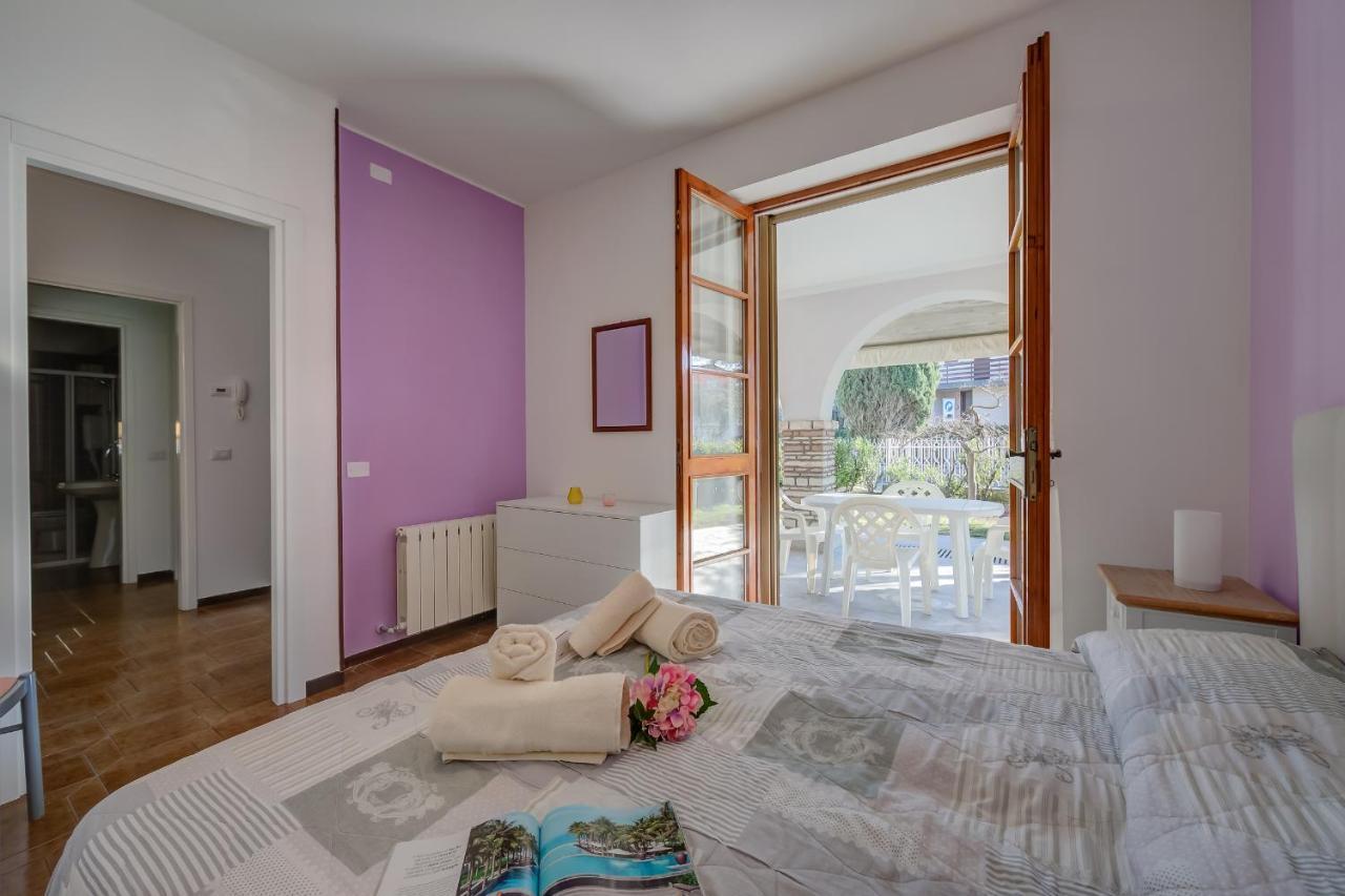 Villa Fiorita Apartments - Happy Rentals 시르미오네 외부 사진