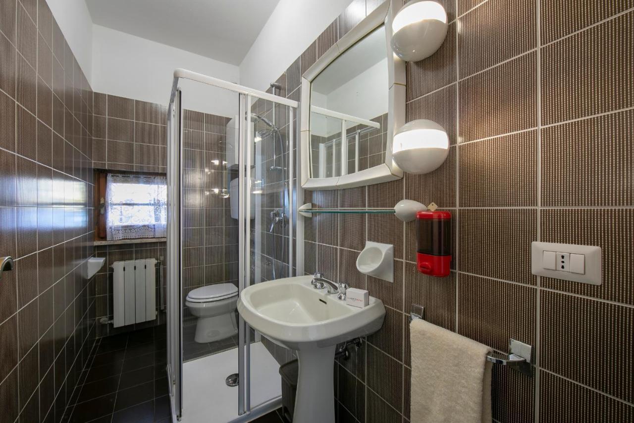 Villa Fiorita Apartments - Happy Rentals 시르미오네 외부 사진