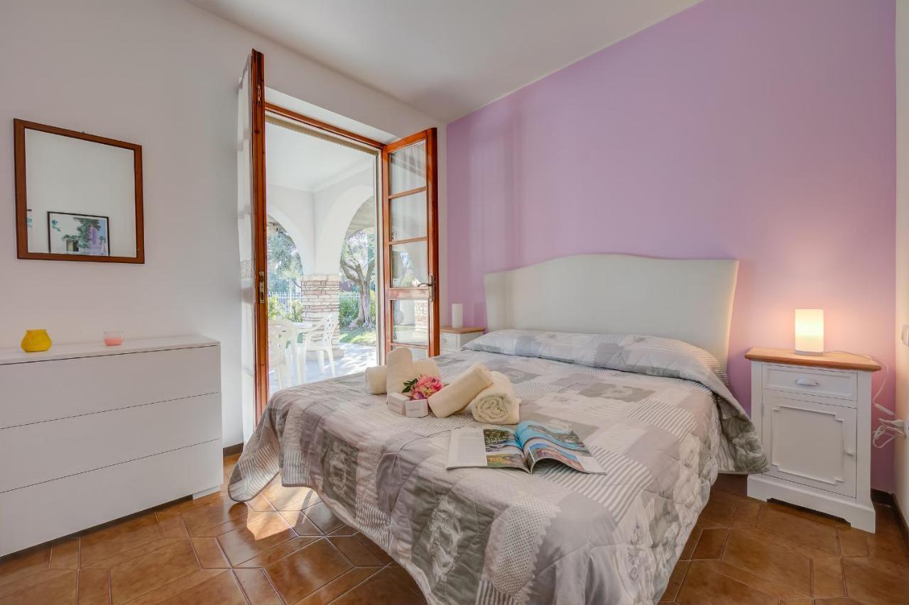 Villa Fiorita Apartments - Happy Rentals 시르미오네 외부 사진