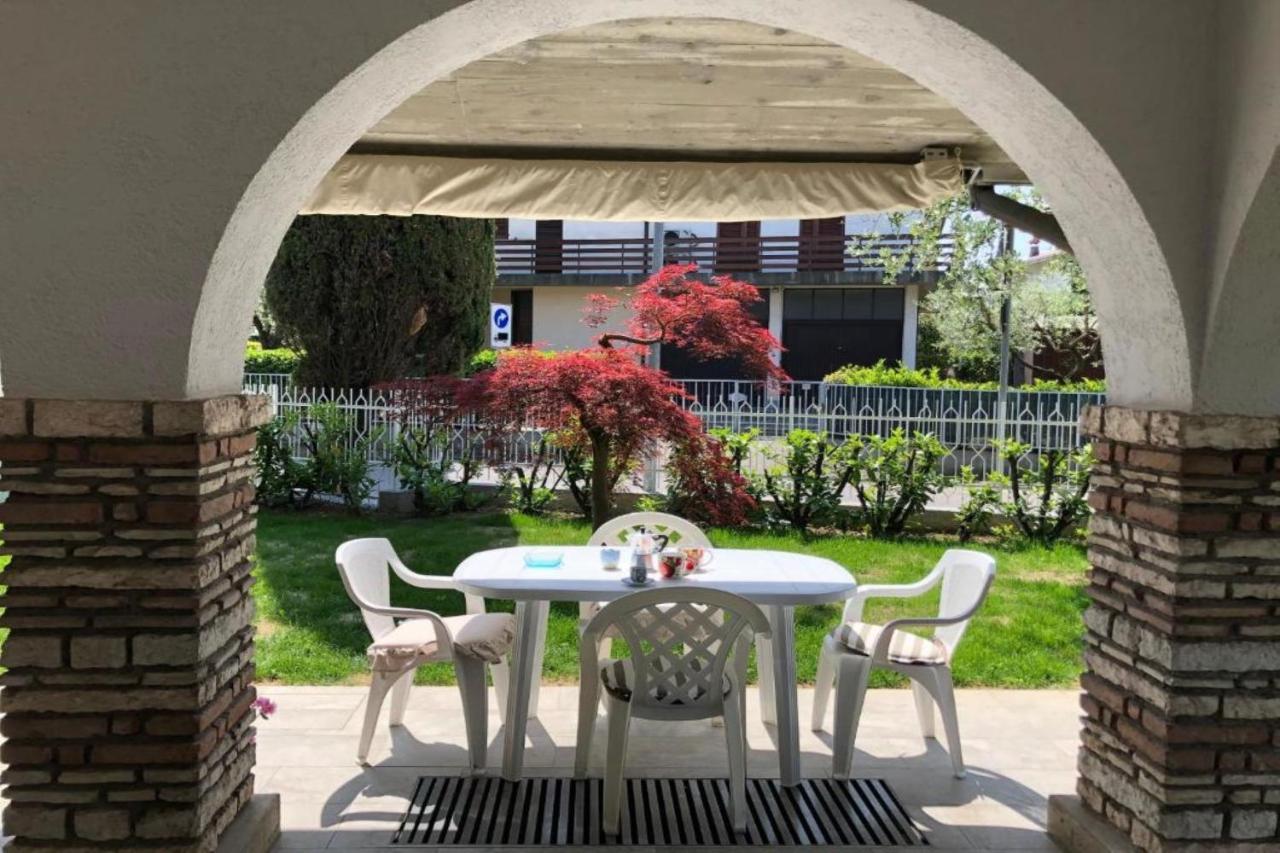 Villa Fiorita Apartments - Happy Rentals 시르미오네 외부 사진