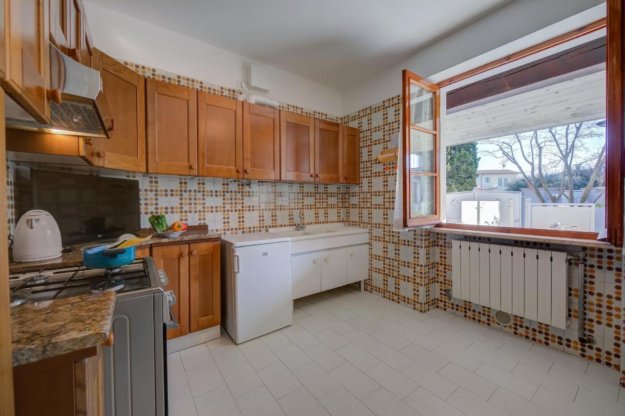 Villa Fiorita Apartments - Happy Rentals 시르미오네 외부 사진